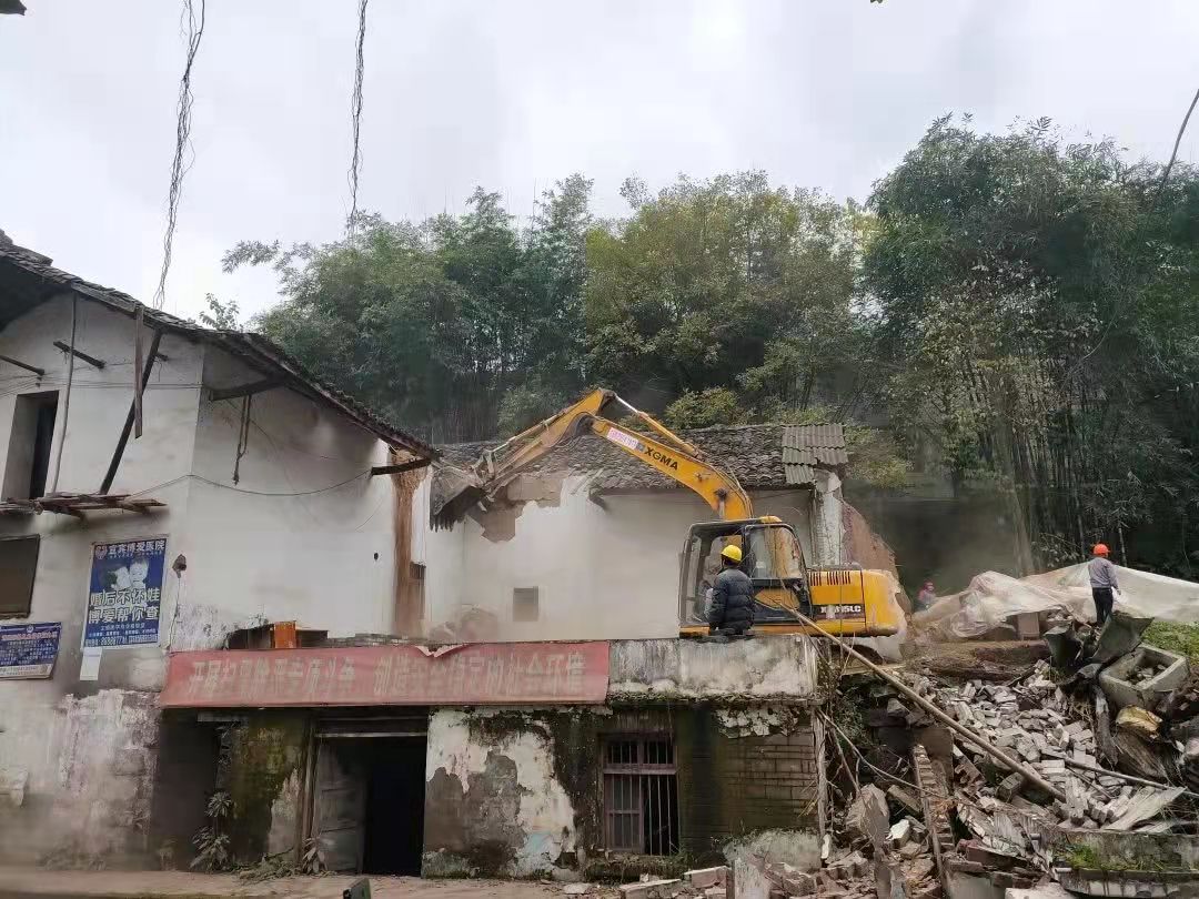 城鄉規劃法中對違章建筑是怎樣界定的？ ?